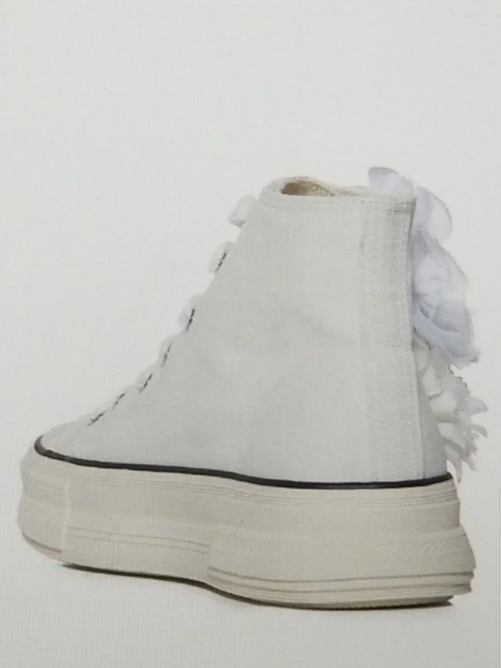 Azalea Wang 3D Floral High Top Ivory Sneaker NEW w/ Box - Size 6